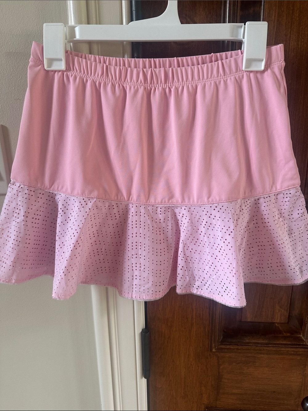 Tail tennis skirt Pink Eyelet Ruffle Sz Small EUC built in shorts